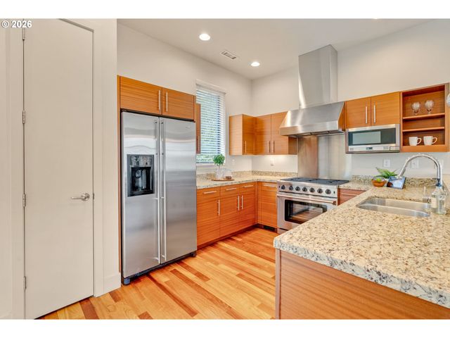 2124 Nw 16TH Ave, Portland, OR 97209
