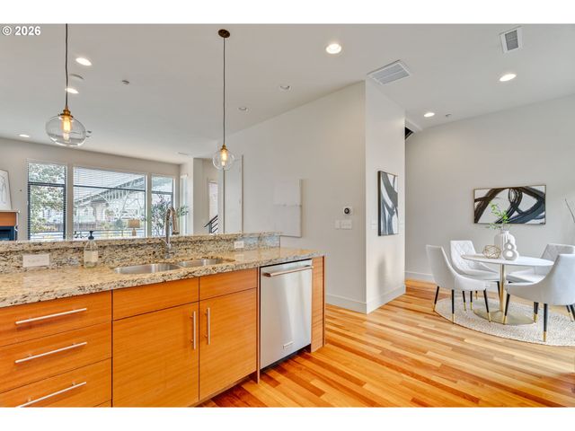 2124 Nw 16TH Ave, Portland, OR 97209
