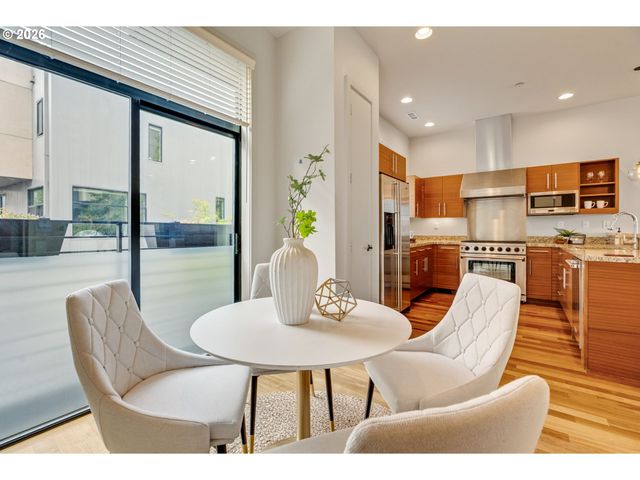2124 Nw 16TH Ave, Portland, OR 97209