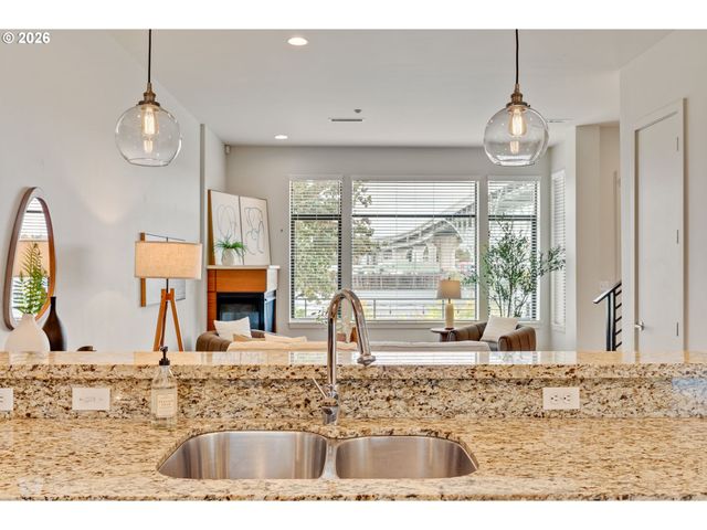 2124 Nw 16TH Ave, Portland, OR 97209