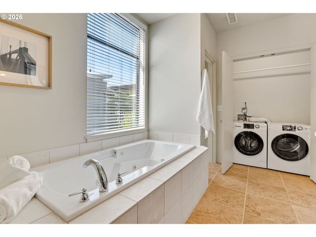2124 Nw 16TH Ave, Portland, OR 97209