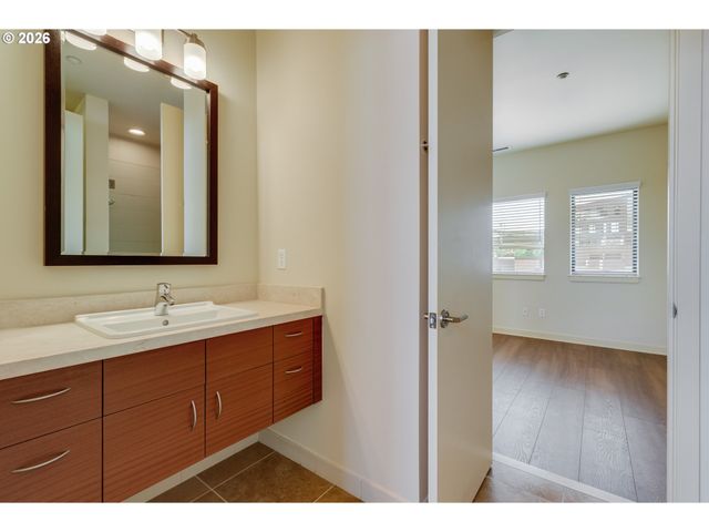 2124 Nw 16TH Ave, Portland, OR 97209