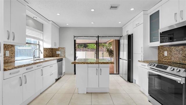 7659 Sierra Ter, Boca Raton, FL 33433
