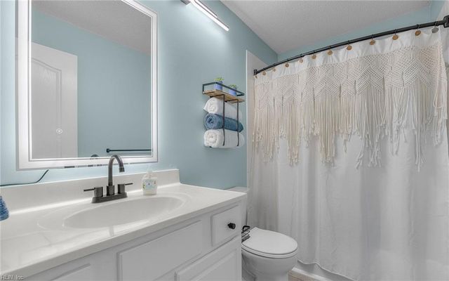 909 Lakeside CT, Suffolk, VA 23435