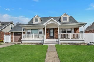 17 Maglie Drive, Hicksville, NY 11801