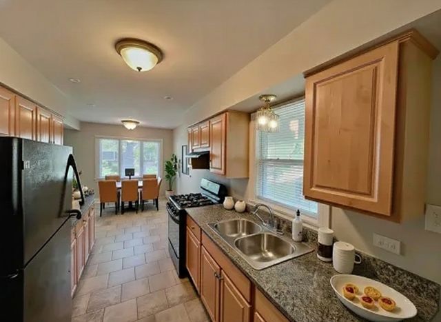 606 E 164th Place, South Holland, IL 60473