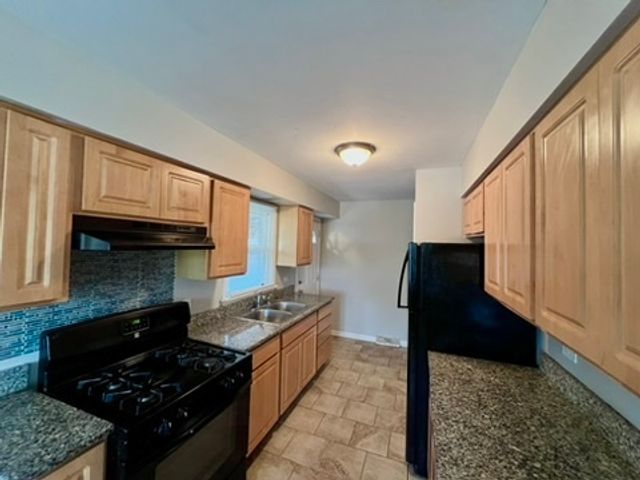 606 E 164th Place, South Holland, IL 60473