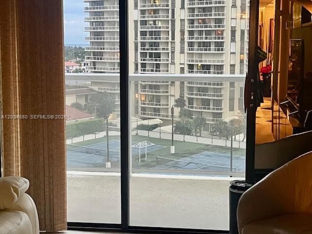20281 E Country Club Dr 615, Aventura, FL 33180