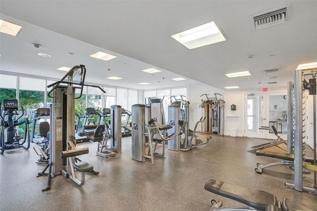 20281 E Country Club Dr 615, Aventura, FL 33180