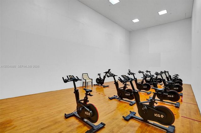 20281 E Country Club Dr 615, Aventura, FL 33180