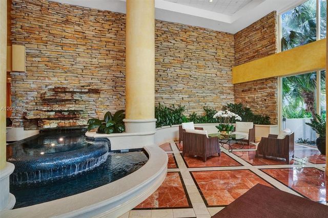 20281 E Country Club Dr 615, Aventura, FL 33180