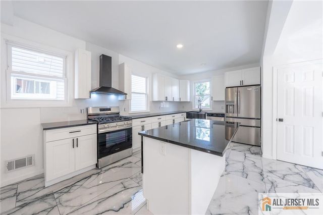 32 Palm Street, Newark, NJ 07106