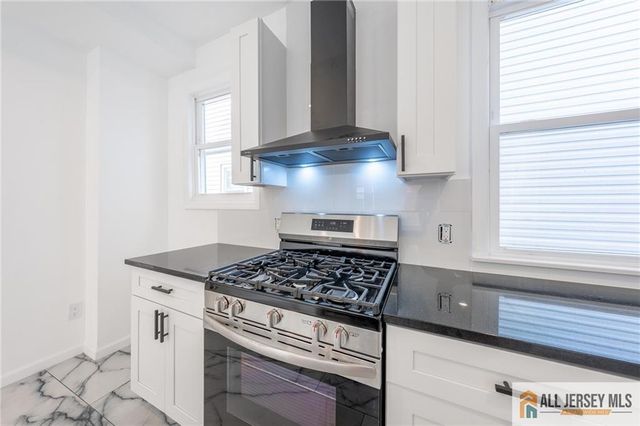 32 Palm Street, Newark, NJ 07106