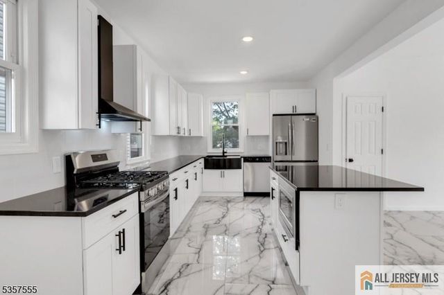 32 Palm Street, Newark, NJ 07106