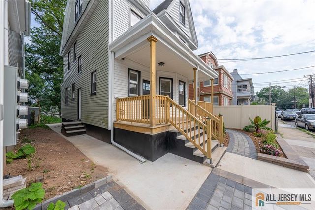 32 Palm Street, Newark, NJ 07106