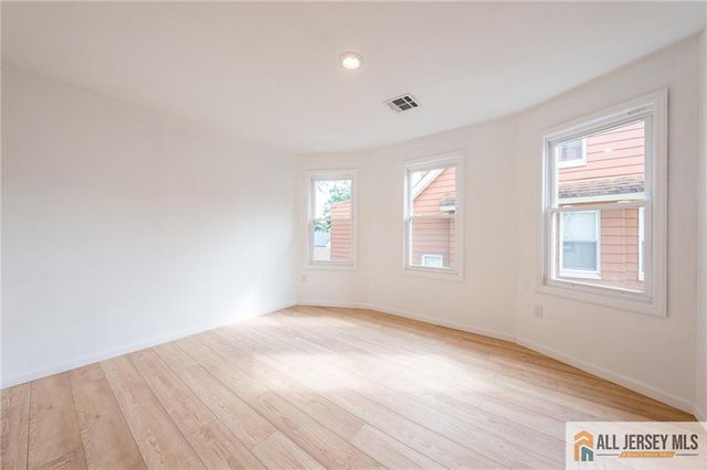 32 Palm Street, Newark, NJ 07106