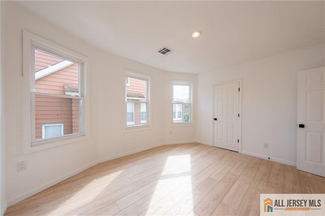 32 Palm Street, Newark, NJ 07106