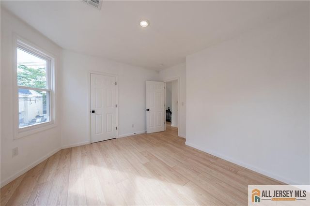 32 Palm Street, Newark, NJ 07106