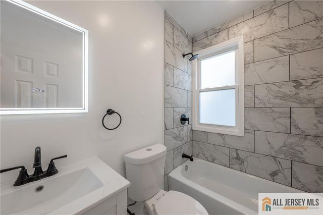 32 Palm Street, Newark, NJ 07106