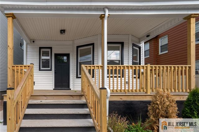 32 Palm Street, Newark, NJ 07106