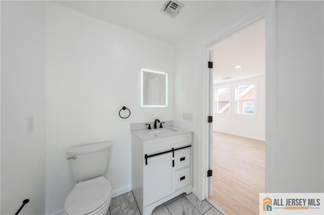 32 Palm Street, Newark, NJ 07106