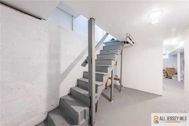 32 Palm Street, Newark, NJ 07106