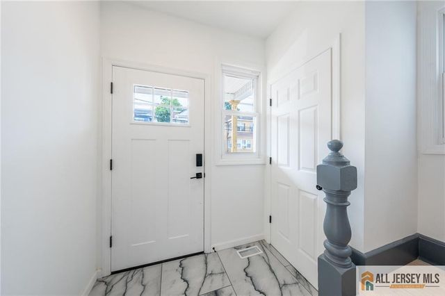 32 Palm Street, Newark, NJ 07106