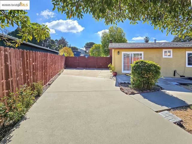 1651 Michael Dr, Pinole, CA 94564