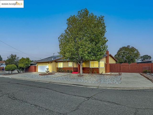 1651 Michael Dr, Pinole, CA 94564