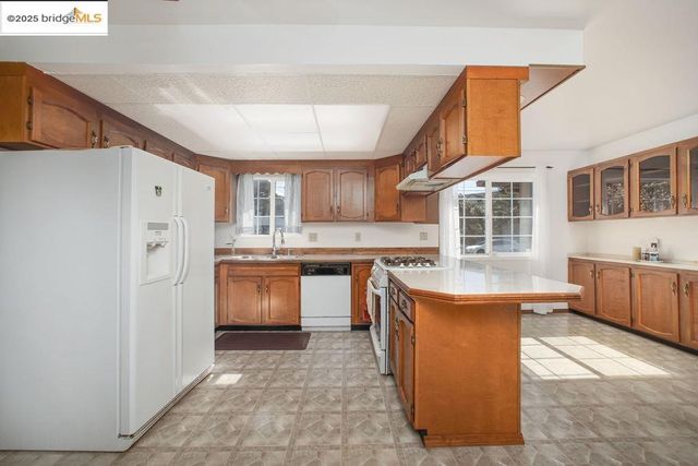 1651 Michael Dr, Pinole, CA 94564