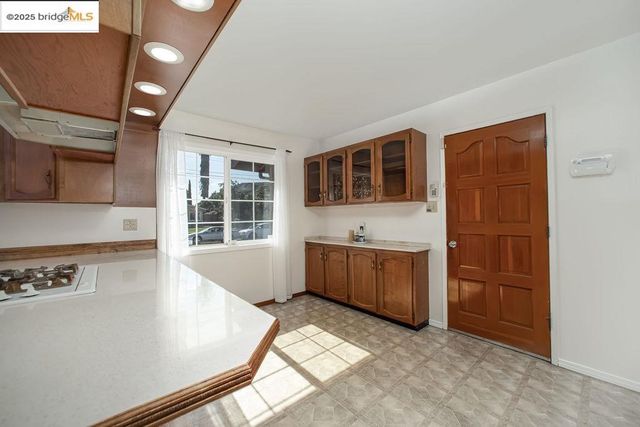 1651 Michael Dr, Pinole, CA 94564