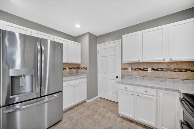 3009 SE Glenstone Drive, Grimes, IA 50111