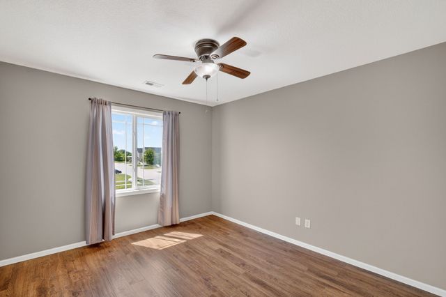 3009 SE Glenstone Drive, Grimes, IA 50111