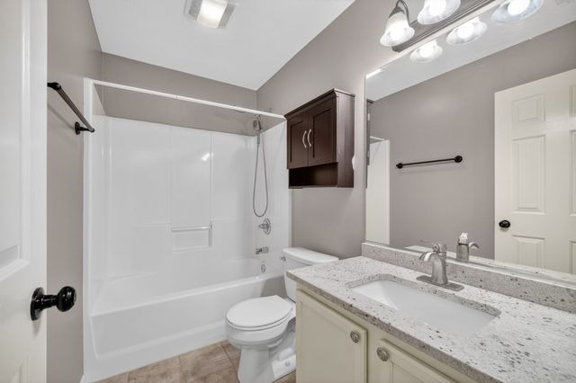 3009 SE Glenstone Drive, Grimes, IA 50111