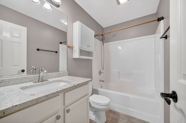 3009 SE Glenstone Drive, Grimes, IA 50111