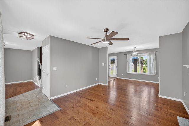 3009 SE Glenstone Drive, Grimes, IA 50111