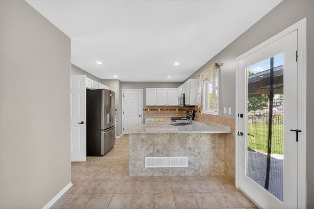 3009 SE Glenstone Drive, Grimes, IA 50111