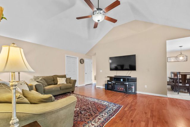 578 S Kingsgate Court, Nixa, MO 65714