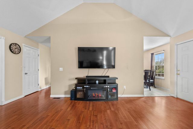 578 S Kingsgate Court, Nixa, MO 65714