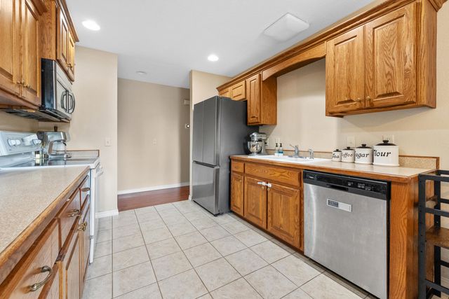 578 S Kingsgate Court, Nixa, MO 65714