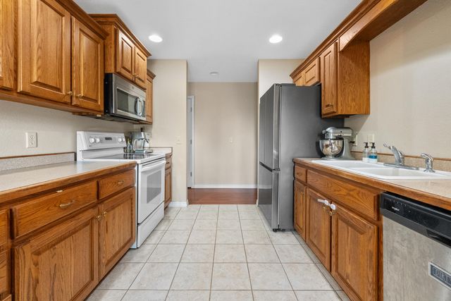 578 S Kingsgate Court, Nixa, MO 65714