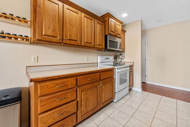 578 S Kingsgate Court, Nixa, MO 65714