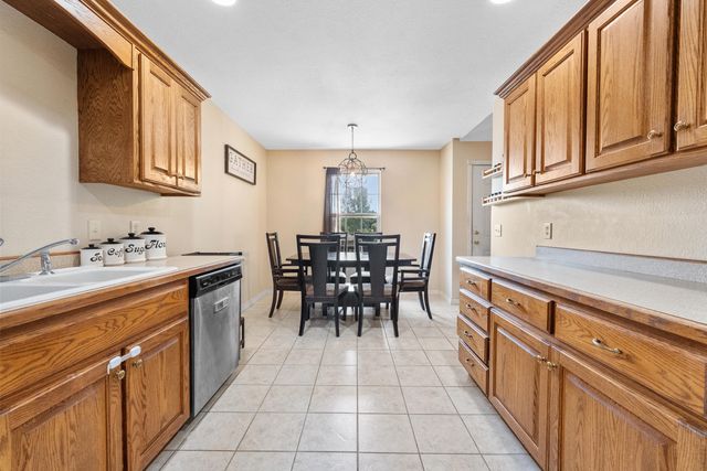 578 S Kingsgate Court, Nixa, MO 65714