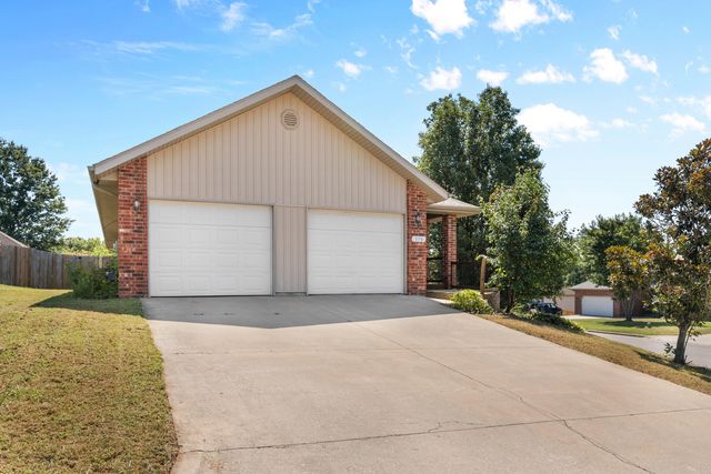 578 S Kingsgate Court, Nixa, MO 65714