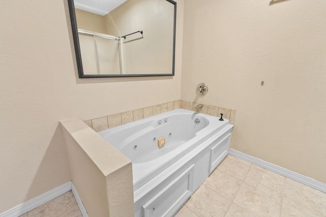 578 S Kingsgate Court, Nixa, MO 65714