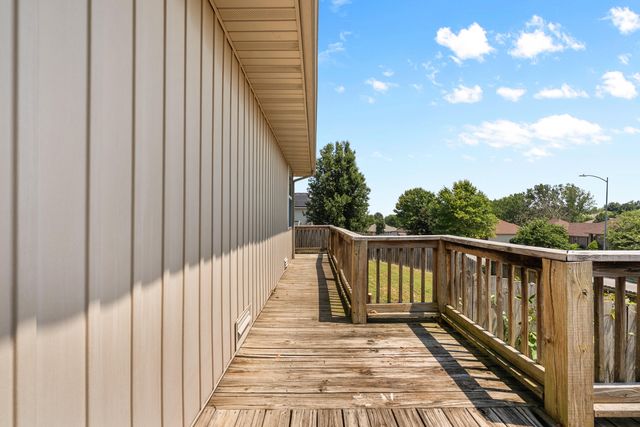 578 S Kingsgate Court, Nixa, MO 65714