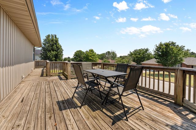 578 S Kingsgate Court, Nixa, MO 65714