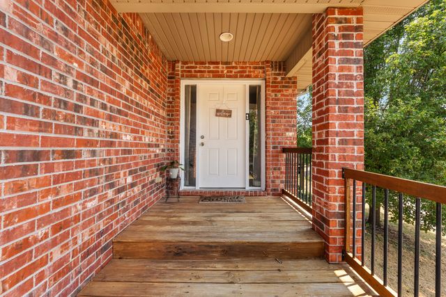 578 S Kingsgate Court, Nixa, MO 65714