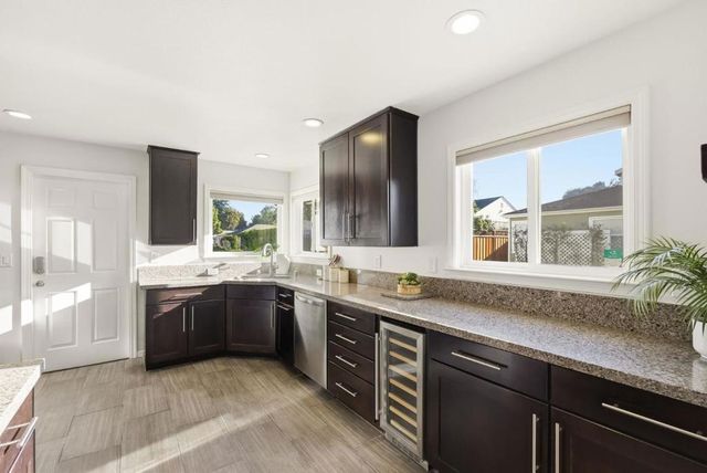 Ellsworth Place, Palo Alto, CA 94306