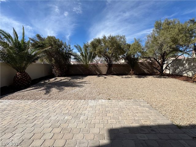 5221 Mountain Garland Lane, North Las Vegas, NV 89081